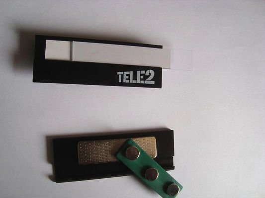 Niestandardowe odznaki nazw magnetycznych ze stopu aluminiowego z drukiem logo Metalowe etykiety nazw