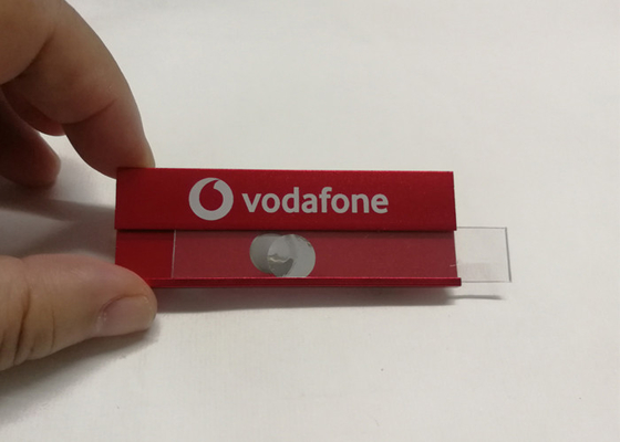 Dobra cena. Aluminiowe stopu niestandardowe znaczniki nazwy z logo Vodafone Drukowanie metalowe odznaki nazwy dla pracowników w Internecie